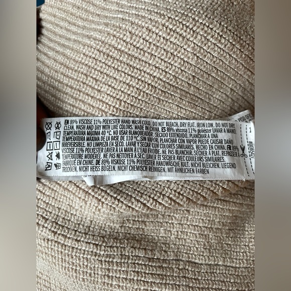 Forever 21 Women’s Distressed Knit Sweater Beige Tan M Oversized Slouchy V-Neck - Picture 13 of 13